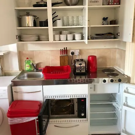 Huge Studio Flat In Berkeley Square شقة بريستول