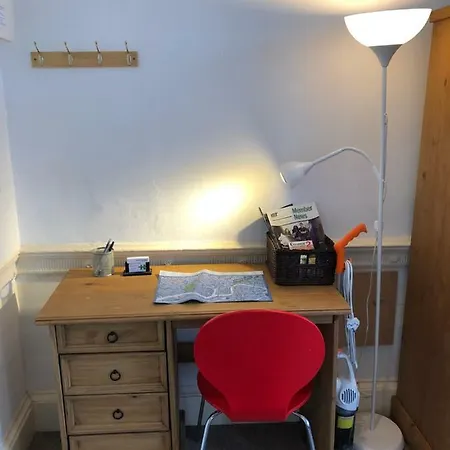 Huge Studio Flat In Berkeley Square *
