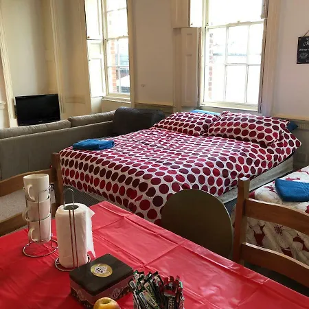 Apartment Huge Studio Flat In Berkeley Square Bristol