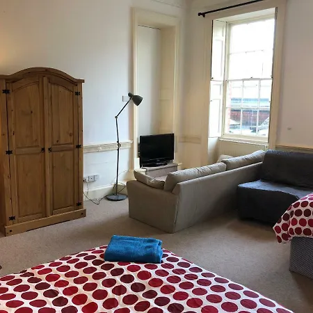 Lägenhet Huge Studio Flat In Berkeley Square