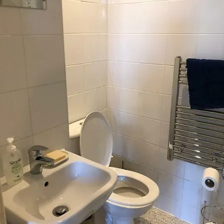 شقة Huge Studio Flat In Berkeley Square *