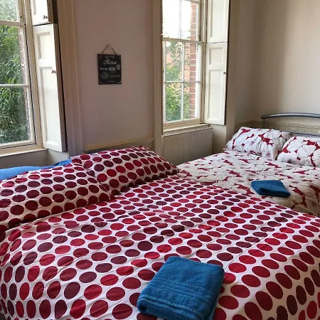 شقة Huge Studio Flat In Berkeley Square