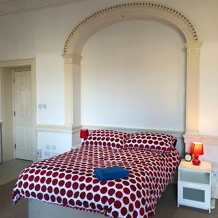 Huge Studio Flat In Berkeley Square Apartment *