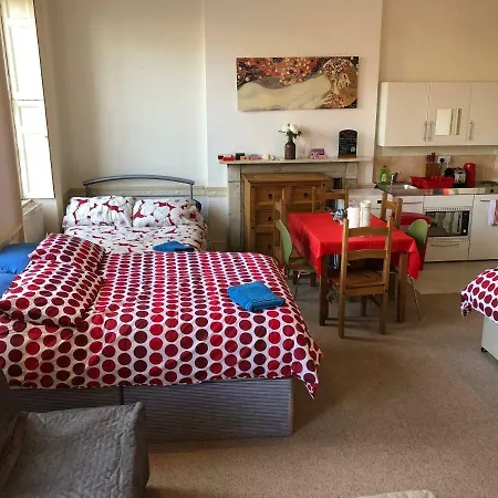 Lägenhet Huge Studio Flat In Berkeley Square *