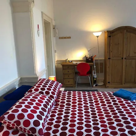 Huge Studio Flat In Berkeley Square Bristol