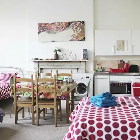 Apartment Huge Studio Flat In Berkeley Square