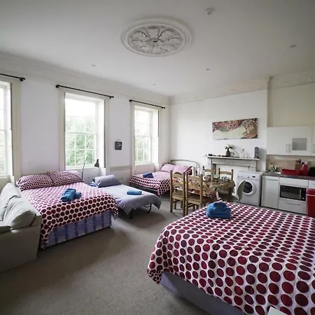 شقة Huge Studio Flat In Berkeley Square