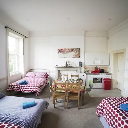Huge Studio Flat In Berkeley Square Apartment