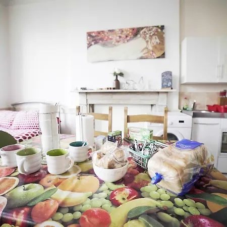 Apartment Huge Studio Flat In Berkeley Square *